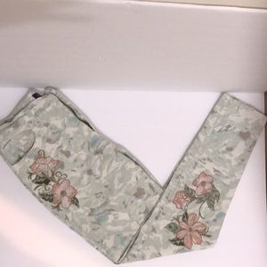 Gloria Vanderbilt Amanda brand camo jeans